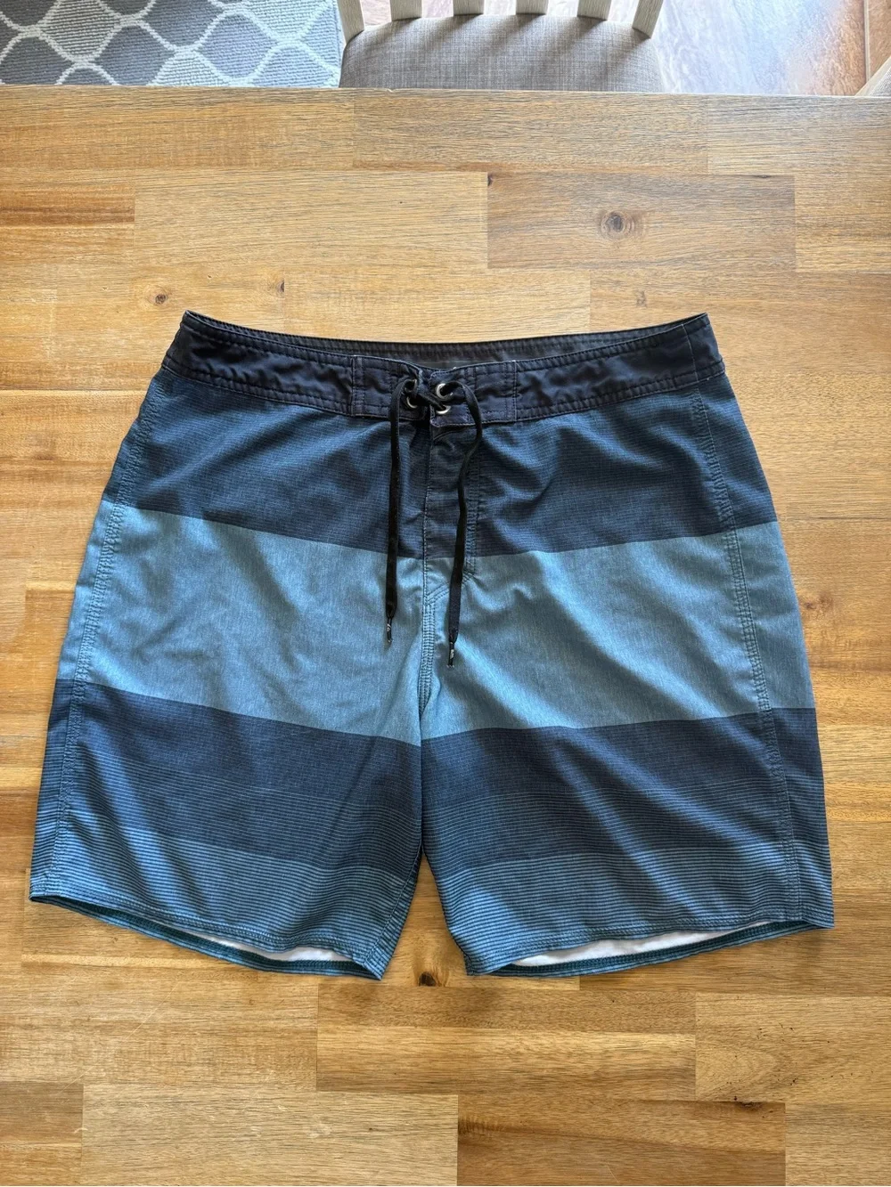 Quiksilver Men’s Dark Blue and Light Blue Striped Board Shorts Size 33
